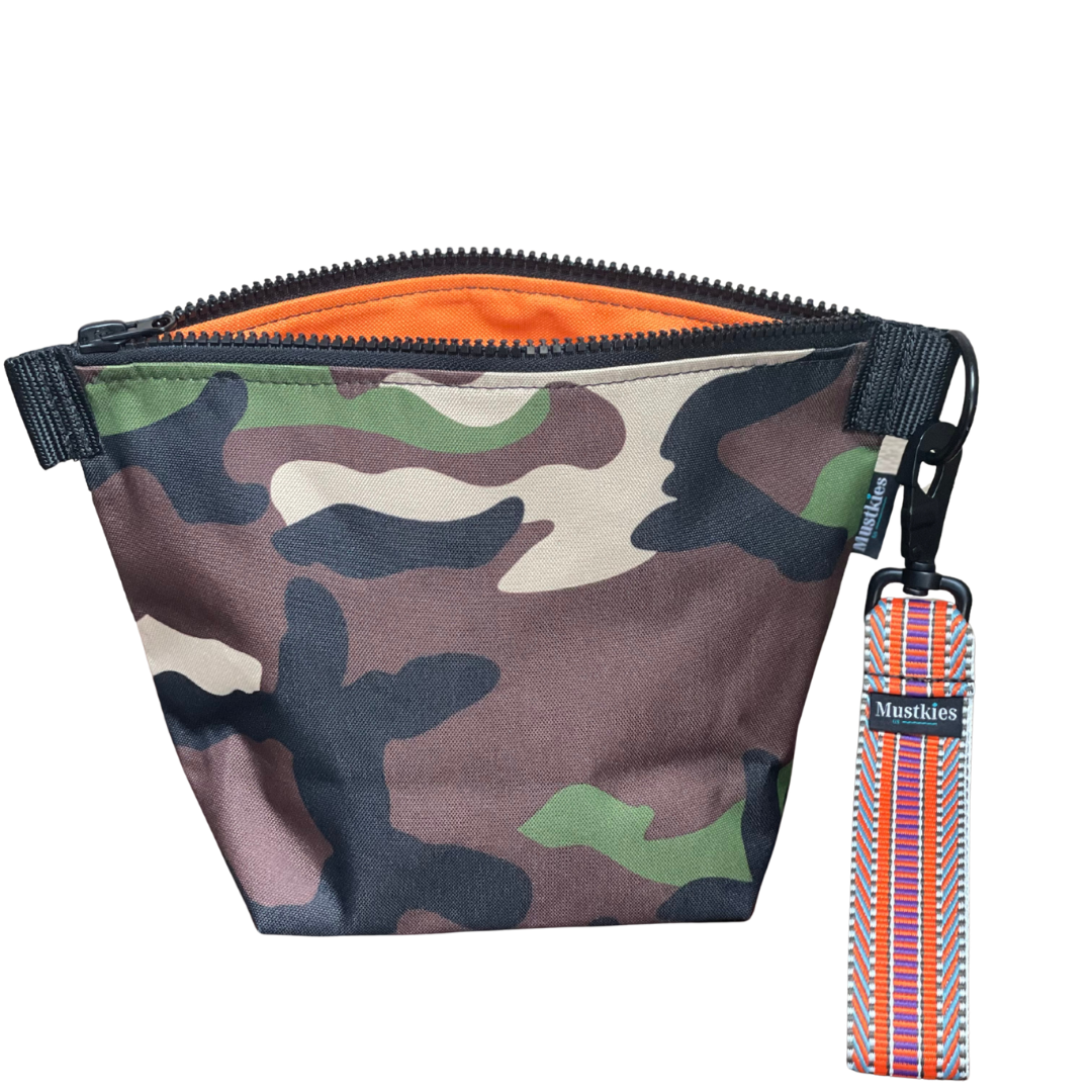 Mustkies Camouflage-patterned pouch / clutch with a colorful strap on a white background