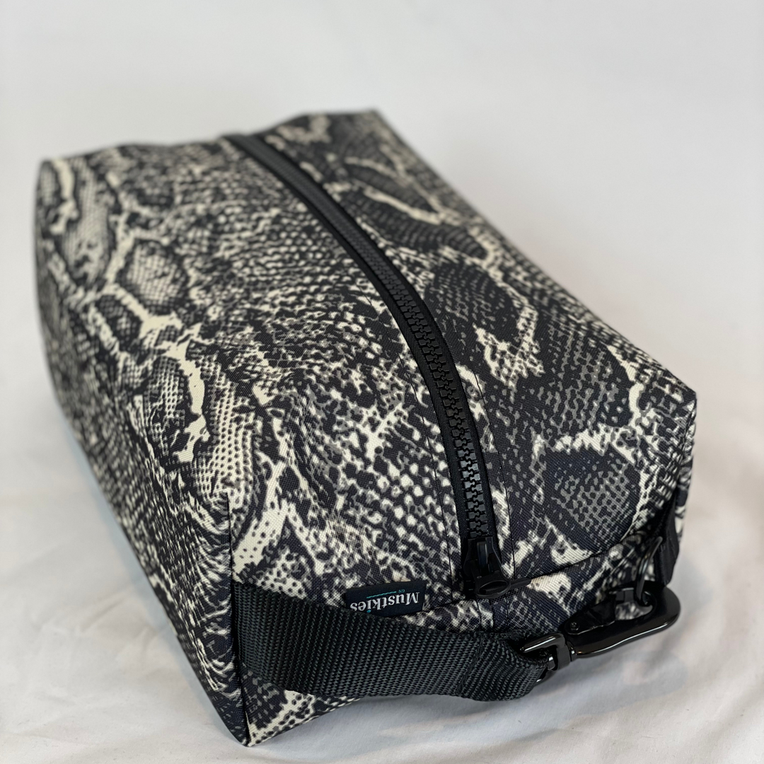 Mustkies LIZZIE Unisex Sports GOLF Shoe Bag. Designed specifically for golfers, active people and travelers. Can fit multiple shoes depending on the shoe size and up to a men's size 13. Signature buckle added to the original GERI shoe bag so you can click it on anywhere. Great for multiple sports use or even can be used a organizer in your suitcase to keep your shoes separate from your other belongings. Handcrafted in White Plains NY, Westchester County.
